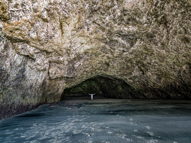 Bethells Beach Te Henga sea cave NZ
